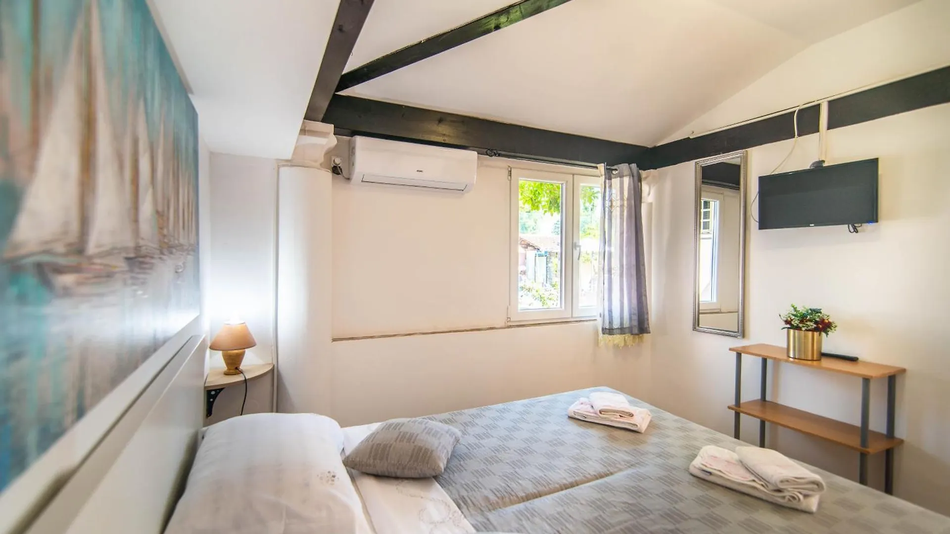Giovanna Boutique Rooms & Pool プーラ